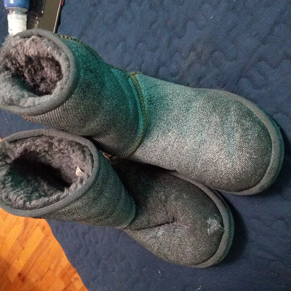 Blue girls uggs size 4.5 worn but wearable need cleaning hole in right boot